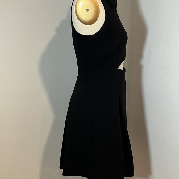 BCBGeneration Little Black Sleeveless Cutout Waist Dress - Size 6 - Picture 4 of 8